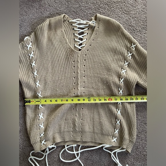 Lace-up Sweater - Picture 2 of 8